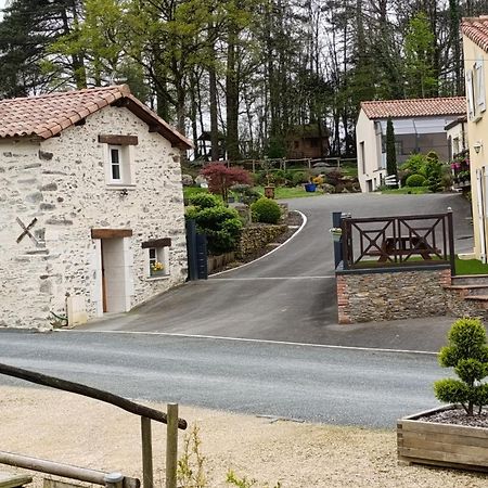Gites De La Bibudiere Le Boupere Bagian luar foto
